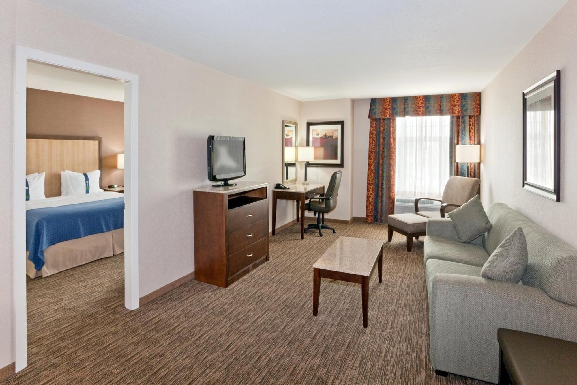 Holiday Inn Hotel & Suites Surrey East - Cloverdale By Ihg Exterior photo