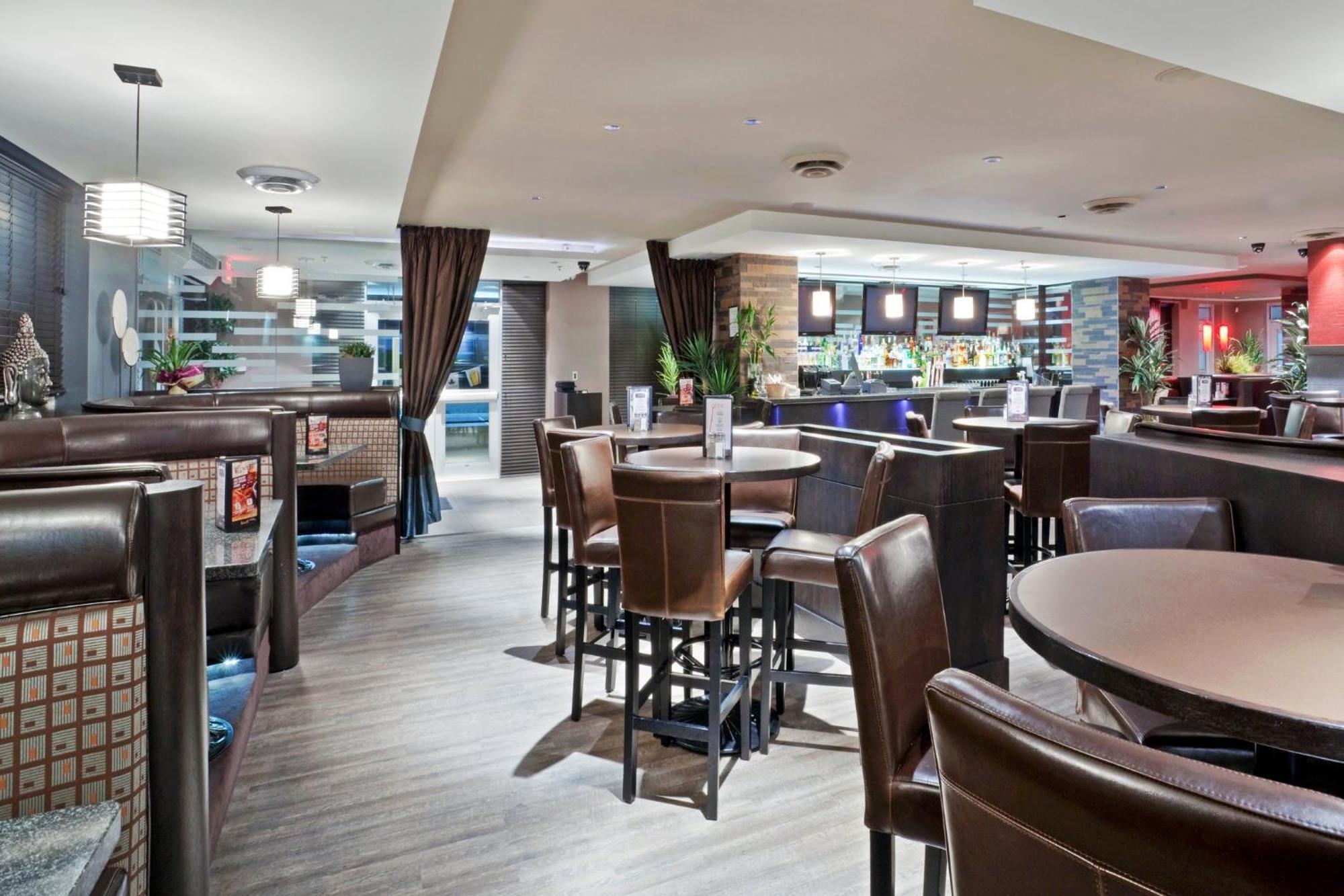 Holiday Inn Hotel & Suites Surrey East - Cloverdale By Ihg Exterior photo