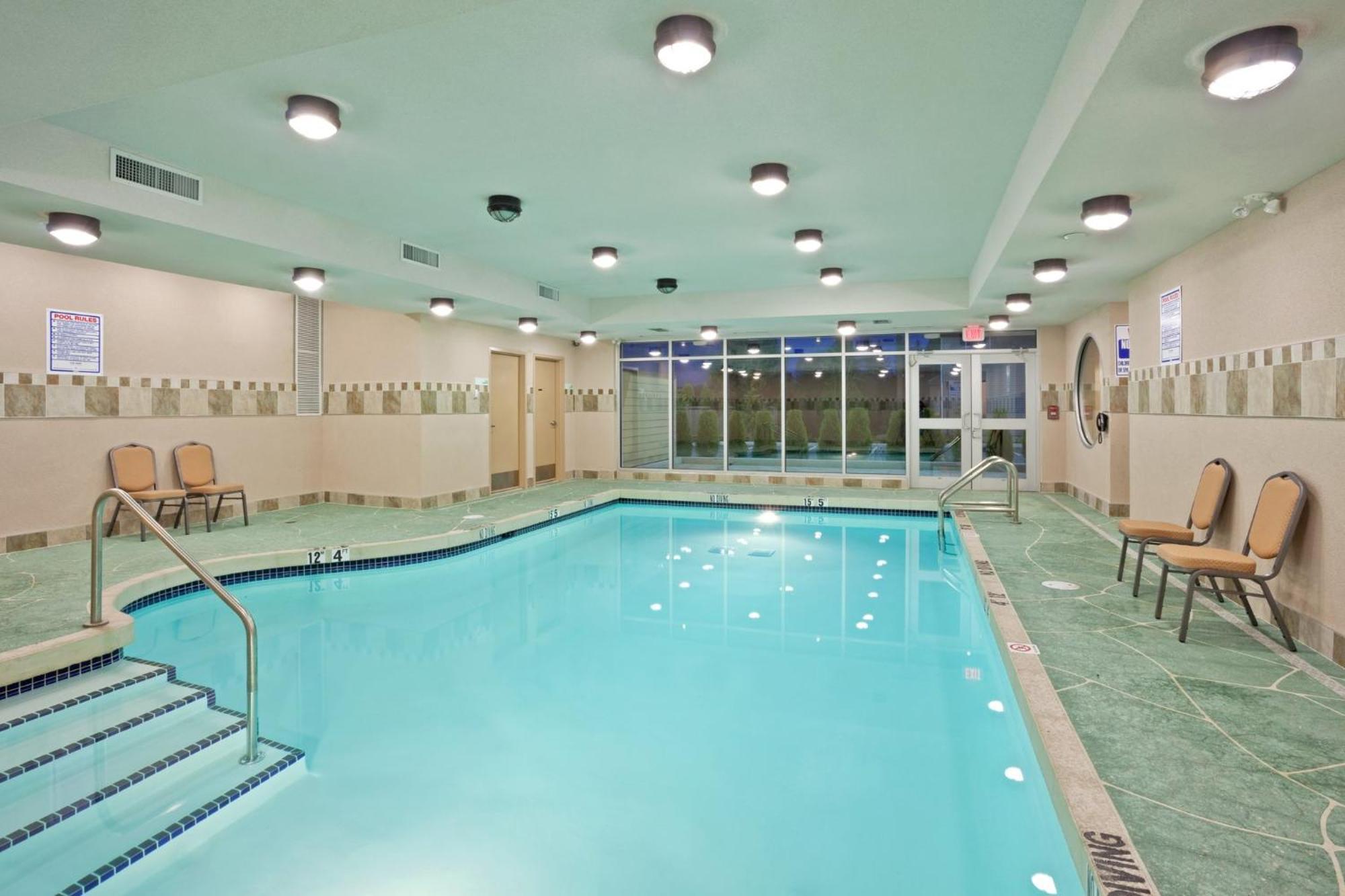 Holiday Inn Hotel & Suites Surrey East - Cloverdale By Ihg Exterior photo