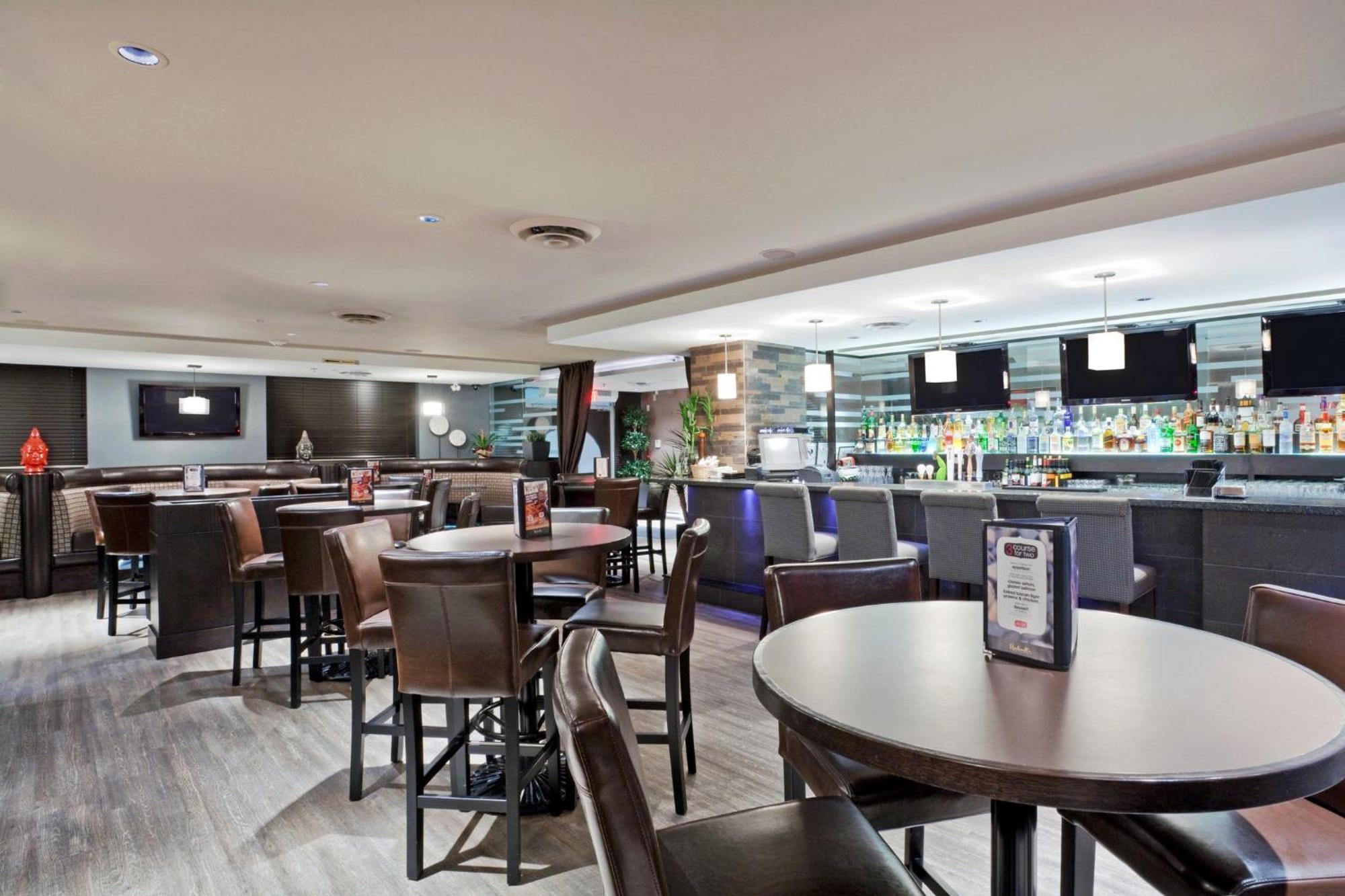 Holiday Inn Hotel & Suites Surrey East - Cloverdale By Ihg Exterior photo