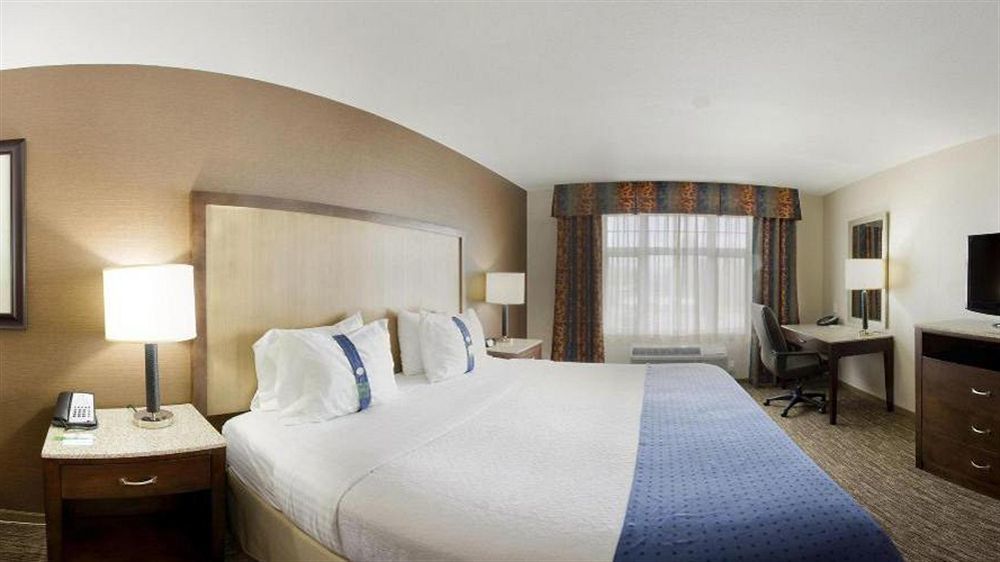 Holiday Inn Hotel & Suites Surrey East - Cloverdale By Ihg Exterior photo