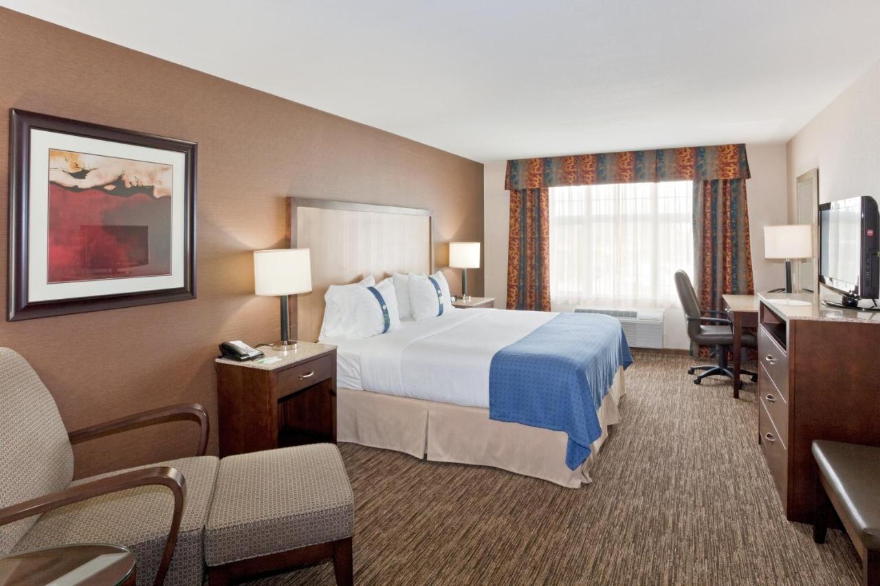 Holiday Inn Hotel & Suites Surrey East - Cloverdale By Ihg Exterior photo